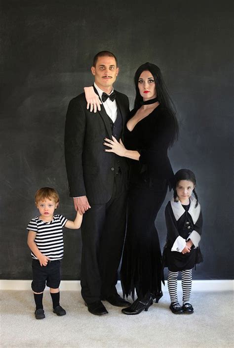 morticia addams disfraz casero|3 Ideas para Disfraces Caseros de la Familia Addams